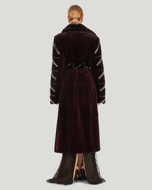 Sheared Mink Coat With Intarsia Sleeves And Belt | Women | Burgundy x Blue Iris