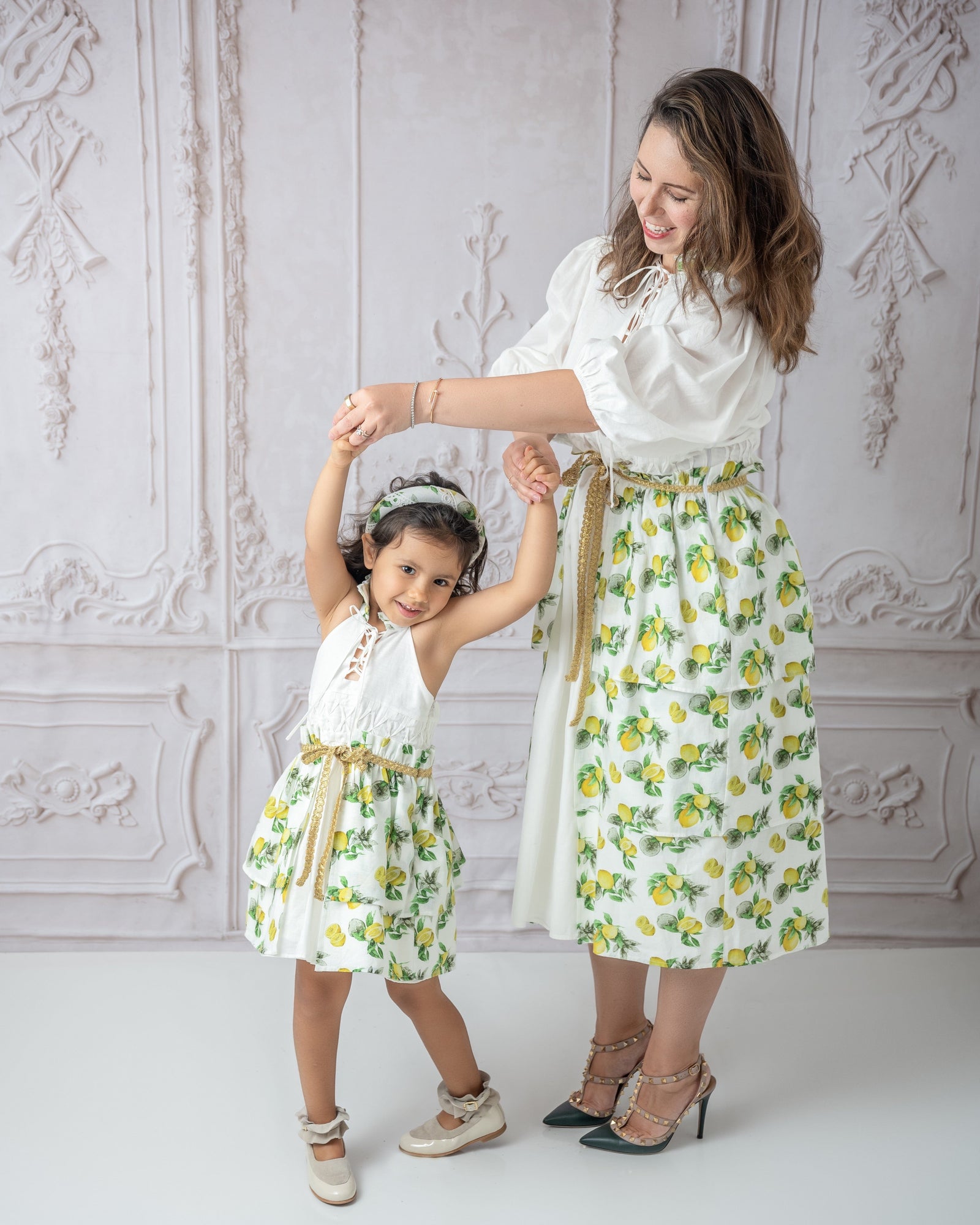 Women | Amalfi Lemon Print Linen Mom Dress | White x Green x Yellow