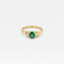 The Emerald Juna Tiny Oval Ring | Emerald