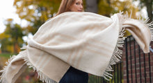 Boulder Throw | Ivory / Beige