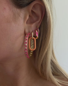 XL Pyramid Stud Hoops | Hot Pink/Cubic Zirconia | Gold