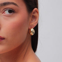 THE ALLORA HOOPS - The M Jewelers