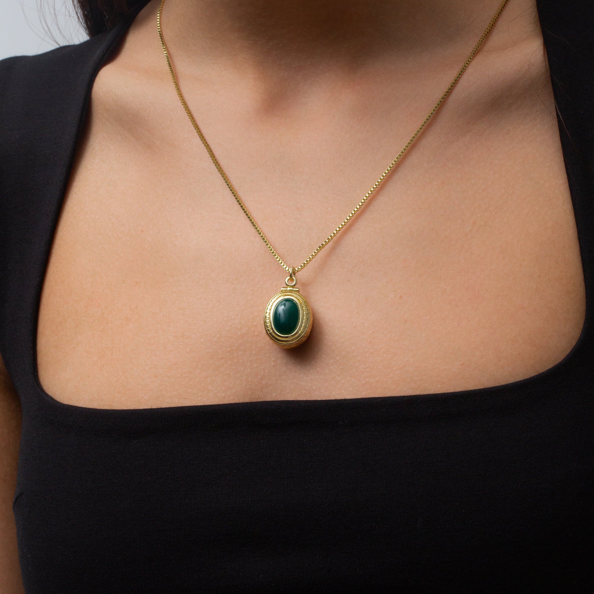THE EMERALD HEIRLOOM PENDANT NECKLACE - The M Jewelers