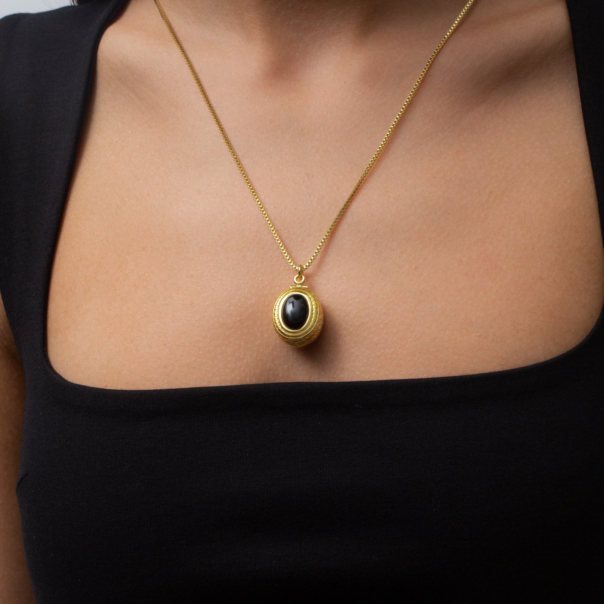 THE ONYX HEIRLOOM PENDANT NECKLACE - The M Jewelers