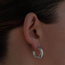 THE SILVER HAILEY HOOPS - The M Jewelers