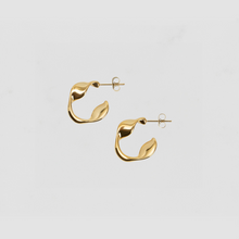 The Twist Figure Earring Studs | Gold