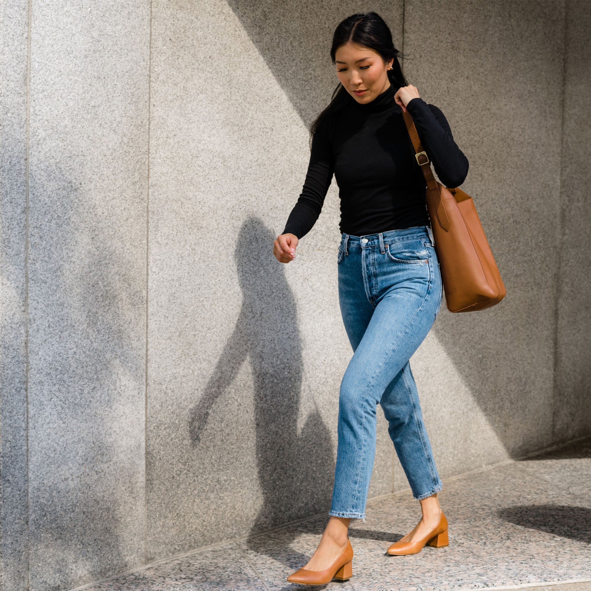 Unisex | Cecilia Go-To Shoulder Bag | Caramel