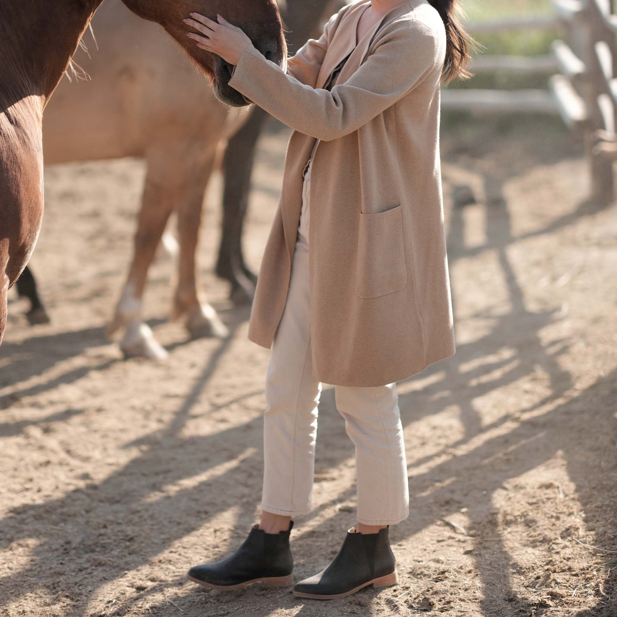 Womens | Eva Everyday Chelsea Boot | Black